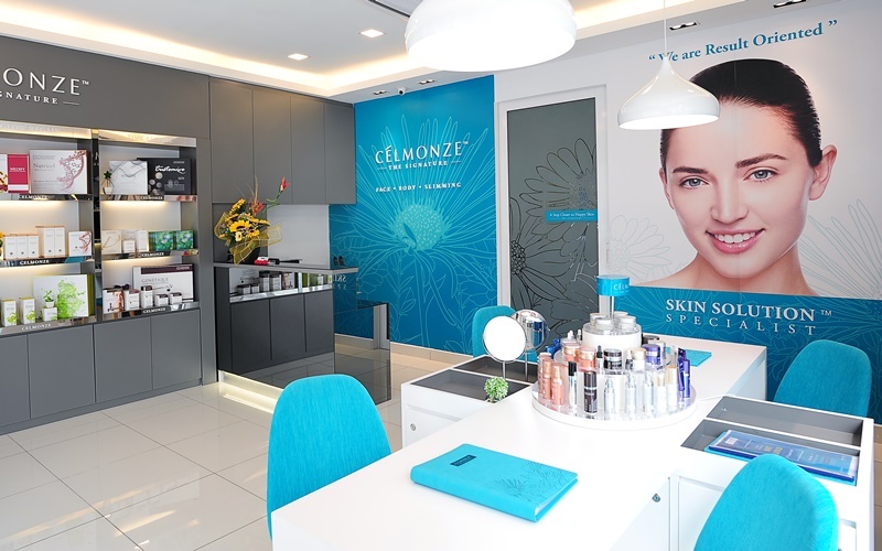 Celmonze The Signature: 2-Hr Instant Uplifting Machine Facial + Neck & Eye Firming Treatment for 1 Pax